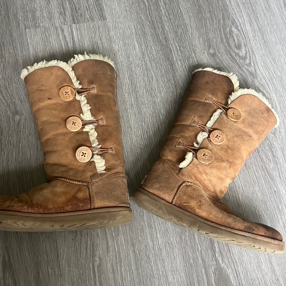 UGG bailey button triple